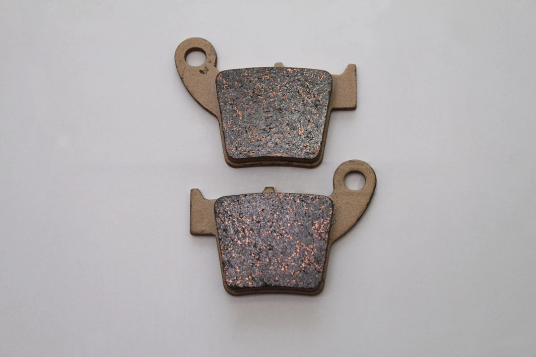 Колодки тормозные дисковые ROCKOT R11/WR300/X300/R11/WR300/R 7/R8, KAYO T4,Т6 (задние) (HI-QUALITY)