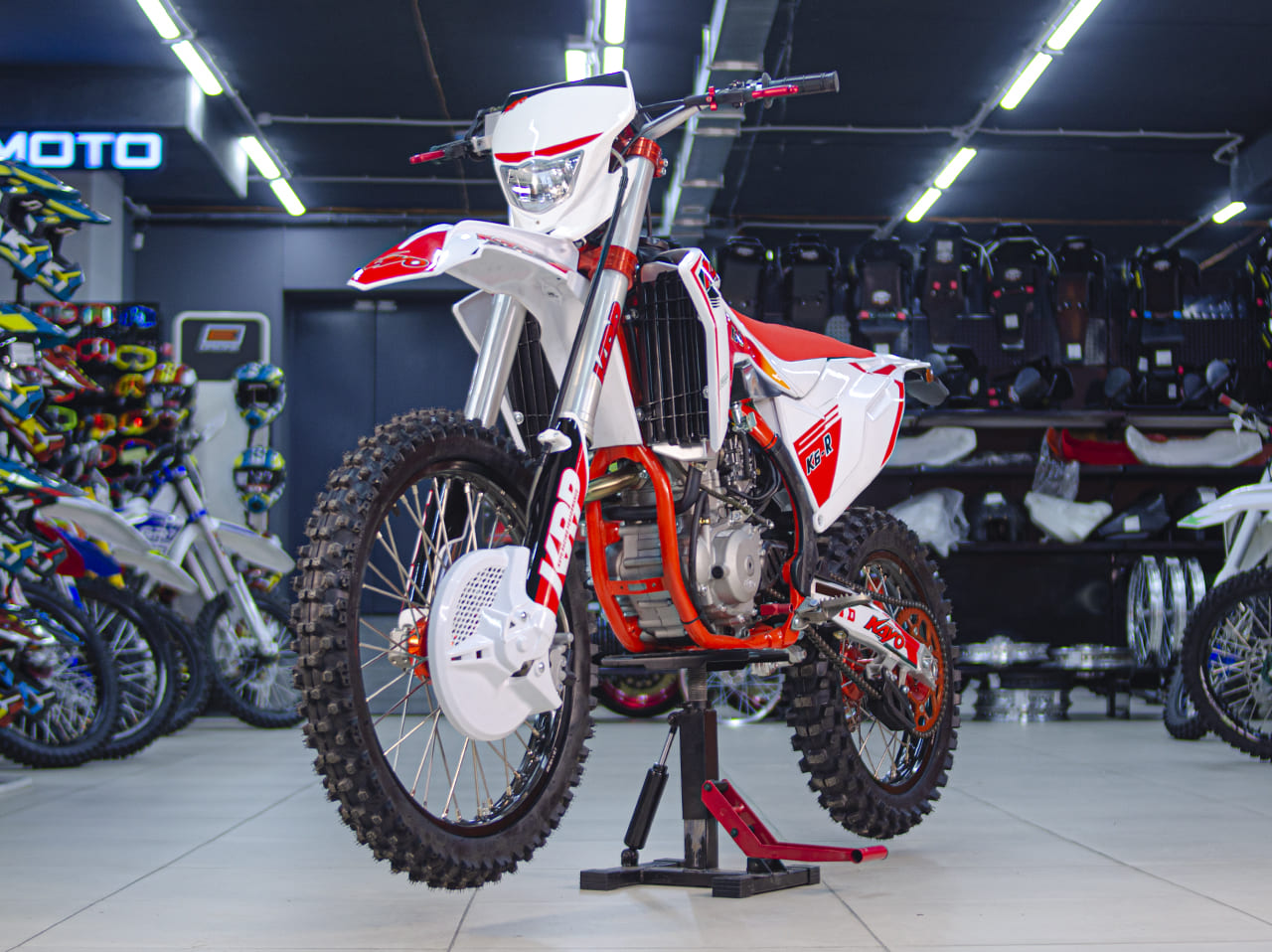 Мотоцикл кроссовый KAYO K6R 250 (NC250S) FCR 21/18 (2022 г.) Мотоцикл кроссовый KAYO K6R 250 (NC250S) FCR 21/18 (2022 г.)