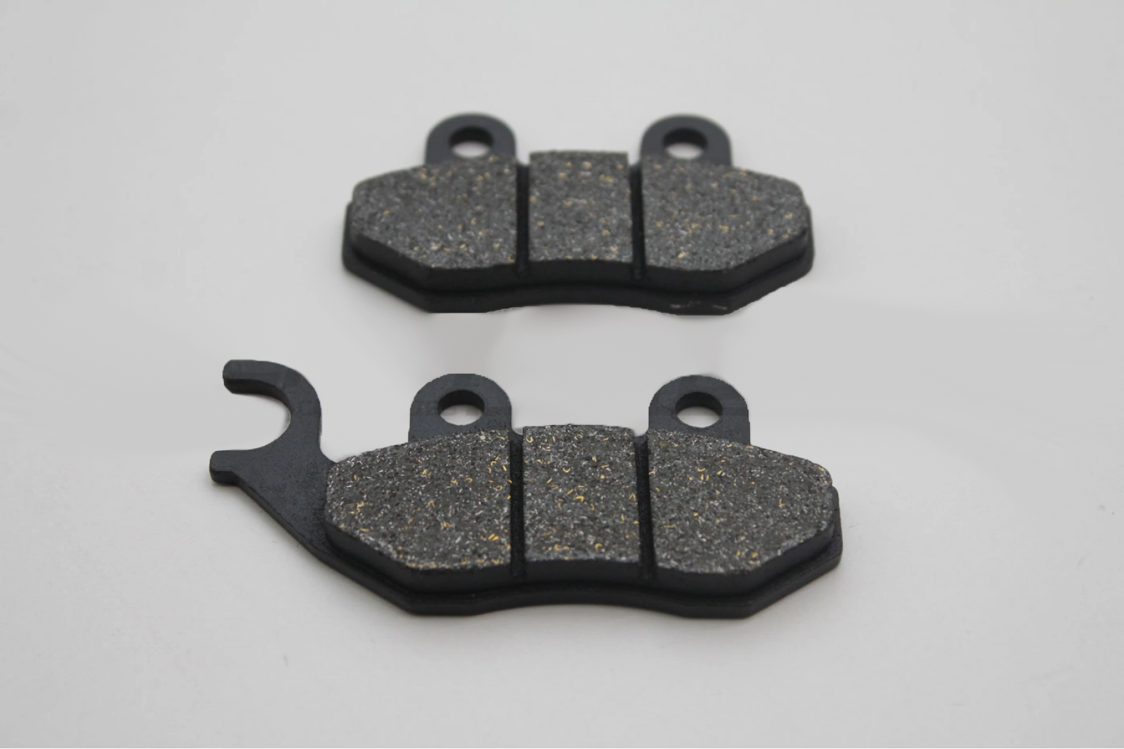 Колодки тормозные дисковые 50-125-150сс (ухо влево, тип 2) Rockot-Motors Колодки тормозные дисковые 50-125-150сс (ухо влево, тип 2) Rockot-Motors