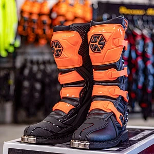 Ботинки спортивные для занятий мотокроссом SCOYCO MBM006 (оранж/черн, 41) Ботинки спортивные для занятий мотокроссом SCOYCO MBM006 (оранж/черн, 41)