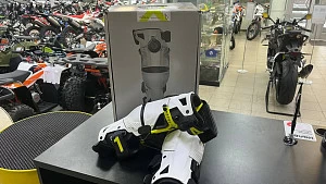 Защита колена MOBIUS X8 Защита колена MOBIUS X8