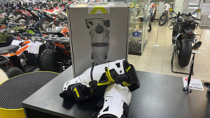 Защита колена MOBIUS X8 Защита колена MOBIUS X8