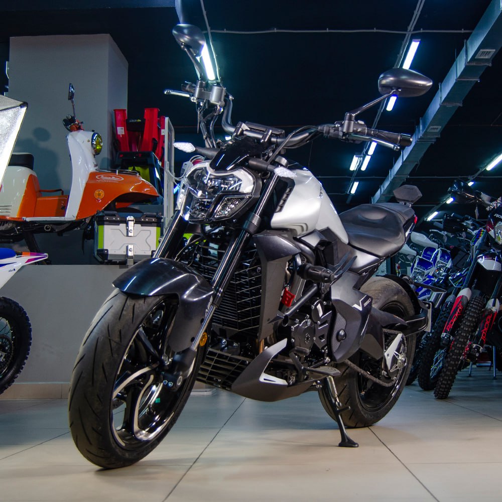 Мотоцикл ZONTES ZT350-V1 (4T ZT184MP EFI) 17/17 (2023 г.) (серебристый) Мотоцикл ZONTES ZT350-V1 (4T ZT184MP EFI) 17/17 (2023 г.) (серебристый)