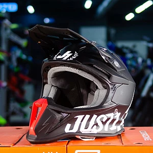 Шлем (кроссовый) JUST1 J18 OLD SCHOOL  (черн мат, XXL) Шлем (кроссовый) JUST1 J18 OLD SCHOOL  (черн мат, XXL)