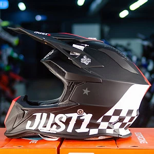 Шлем (кроссовый) JUST1 J18 OLD SCHOOL  (черн мат, XXL) Шлем (кроссовый) JUST1 J18 OLD SCHOOL  (черн мат, XXL)