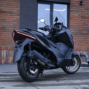 Максискутер ZONTES ZT350-E (ZT1P77MP EFI) 15/14 (2023 г.) ПТС (черный)