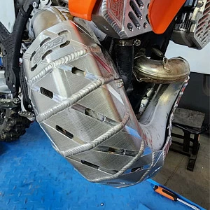 Защита картера и резонатора Husqvarna 24г. Защита картера и резонатора Husqvarna 24г.