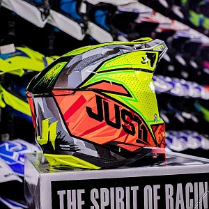 Шлем кроссовый JUST1 J40 SHOOTER (красн/желт глянц, XL) Шлем кроссовый JUST1 J40 SHOOTER (красн/желт глянц, XL)