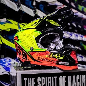 Шлем кроссовый JUST1 J40 SHOOTER (красн/желт глянц, XL) Шлем кроссовый JUST1 J40 SHOOTER (красн/желт глянц, XL)