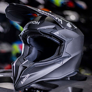 Внедорожный шлем Airoh Wraaap Color (черн мат, S) Внедорожный шлем Airoh Wraaap Color (черн мат, S)